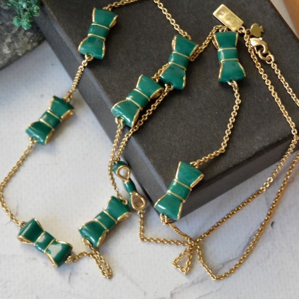 NWT Kate Spade Long Gold Tone Chain With Green Enamel Bows